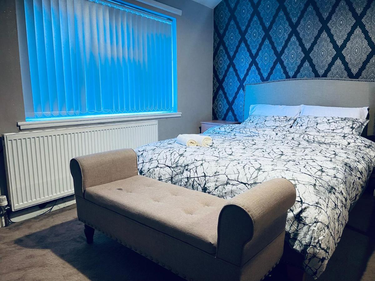 3 Bedroom Holiday House,Close To M6-Express Way To Centre Birmingham Dış mekan fotoğraf