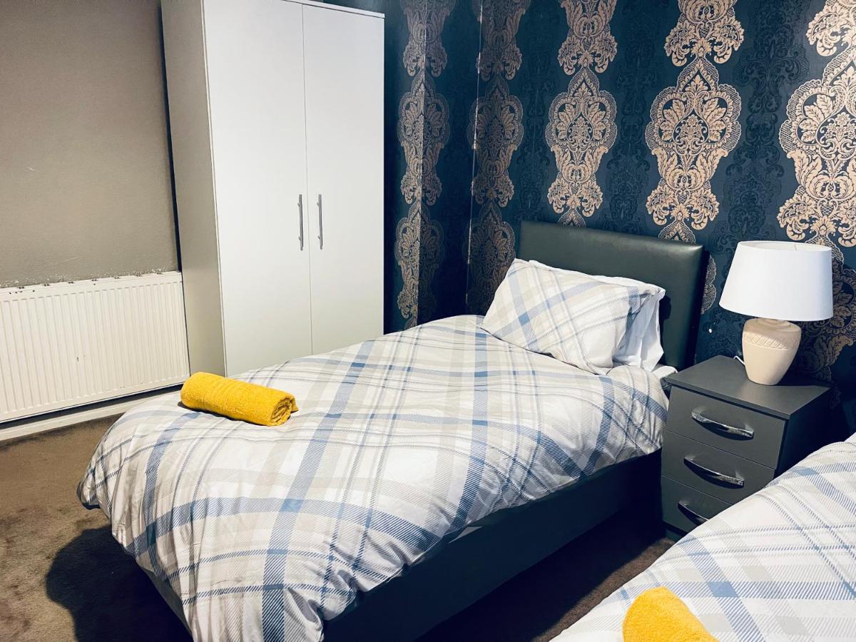 3 Bedroom Holiday House,Close To M6-Express Way To Centre Birmingham Dış mekan fotoğraf